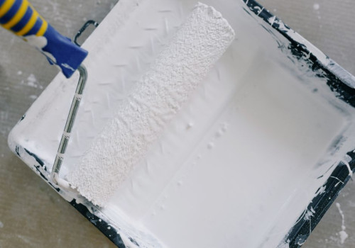 Hoe een plafond schilderen zonder strepen?